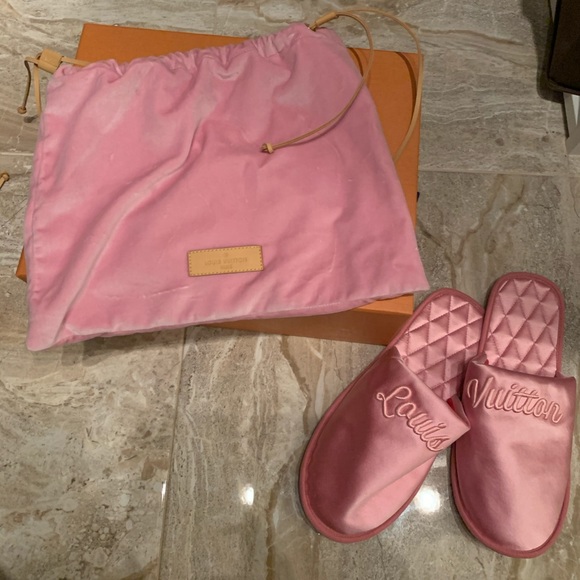 SOLD‼️🎉🥳2XHP🎉🥳 Louis Vuitton gorgeous pink slippers - Picture 5 of 12